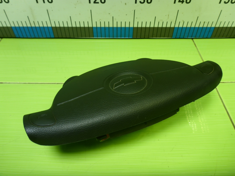 Подушка безопасности в рулевое колесо