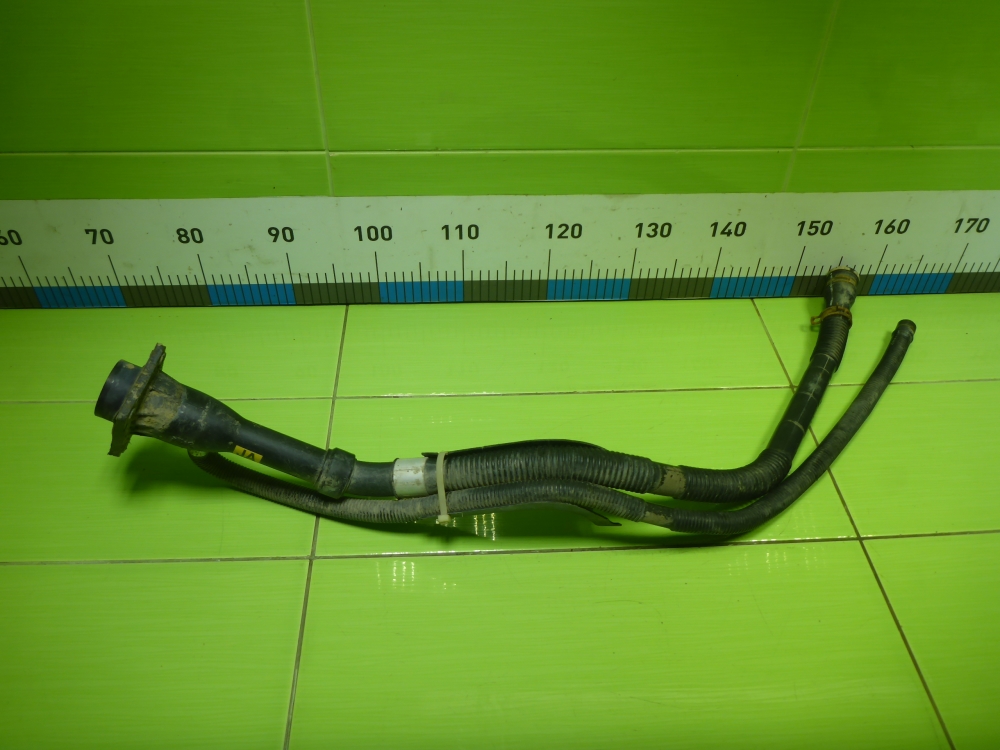 Горловина топливного бака