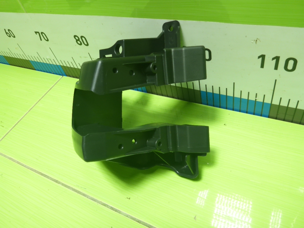 Кронштейн заднего бампера левый