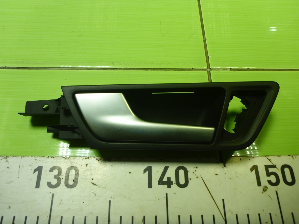 Ручка двери задней внутренняя левая