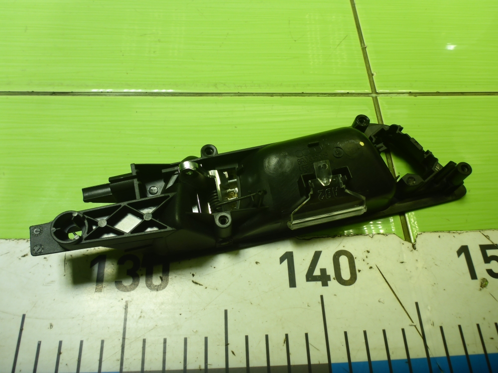 Ручка двери задней внутренняя левая