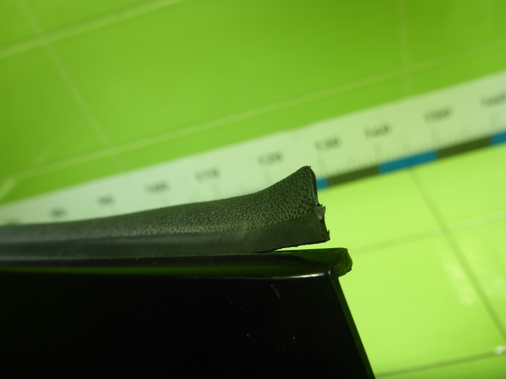 Накладка двери задней левой