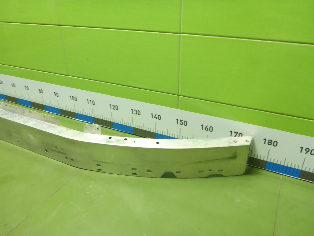 Усилитель переднего бампера