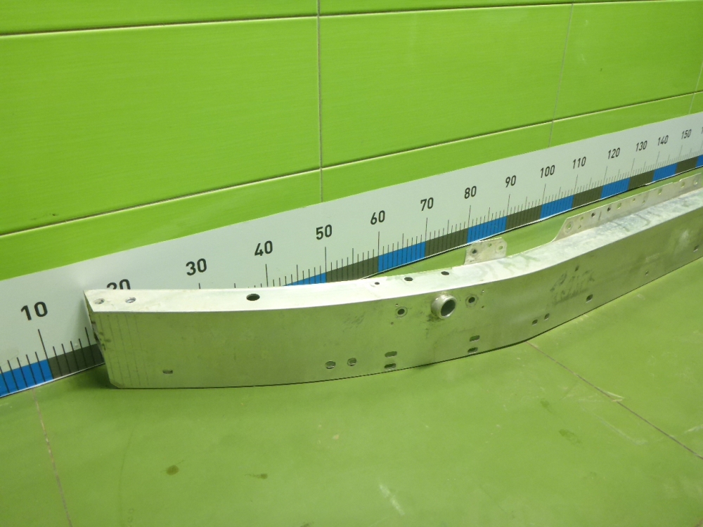 Усилитель переднего бампера