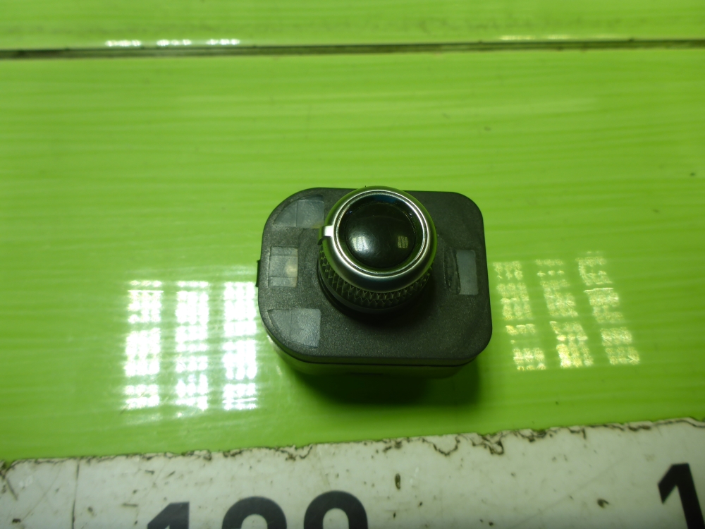 Переключатель регулировки зеркал