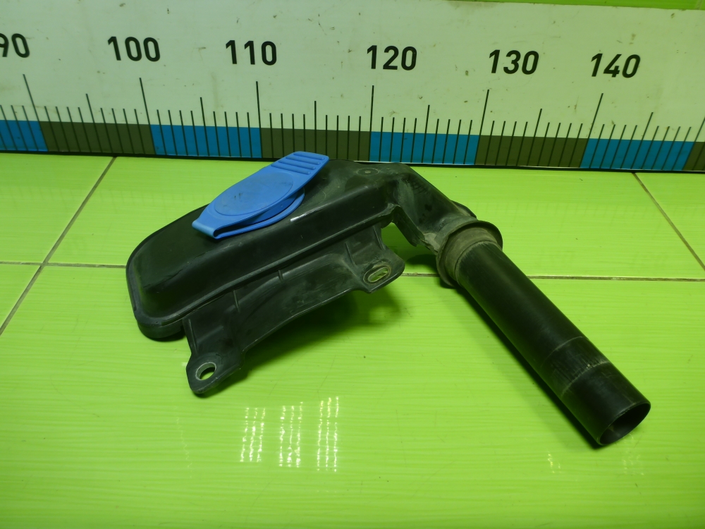 Горловина бачка омывателя