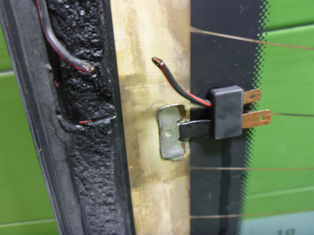 Стекло двери багажника