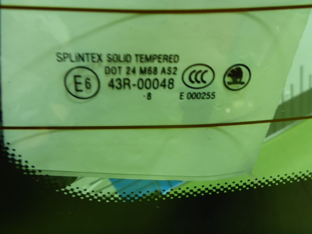 Стекло двери багажника