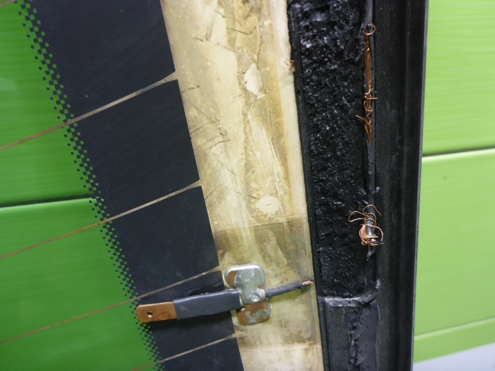 Стекло двери багажника