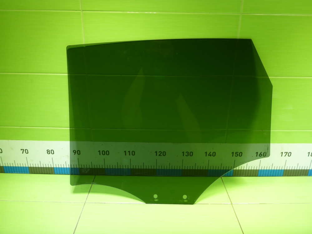 Стекло двери задней правой