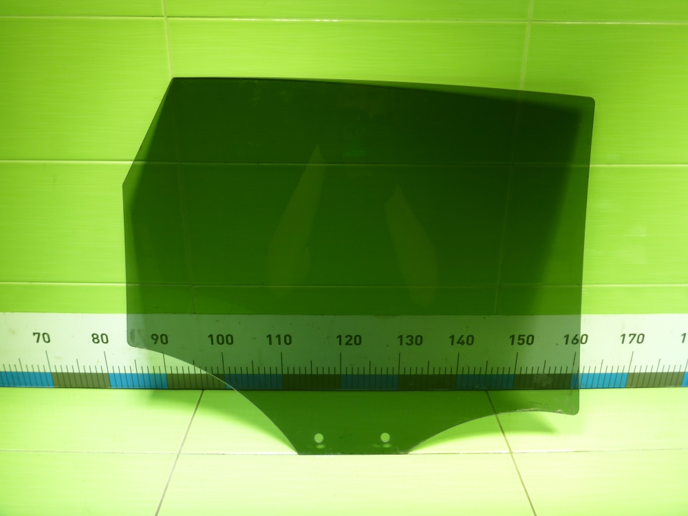 Стекло двери задней левой