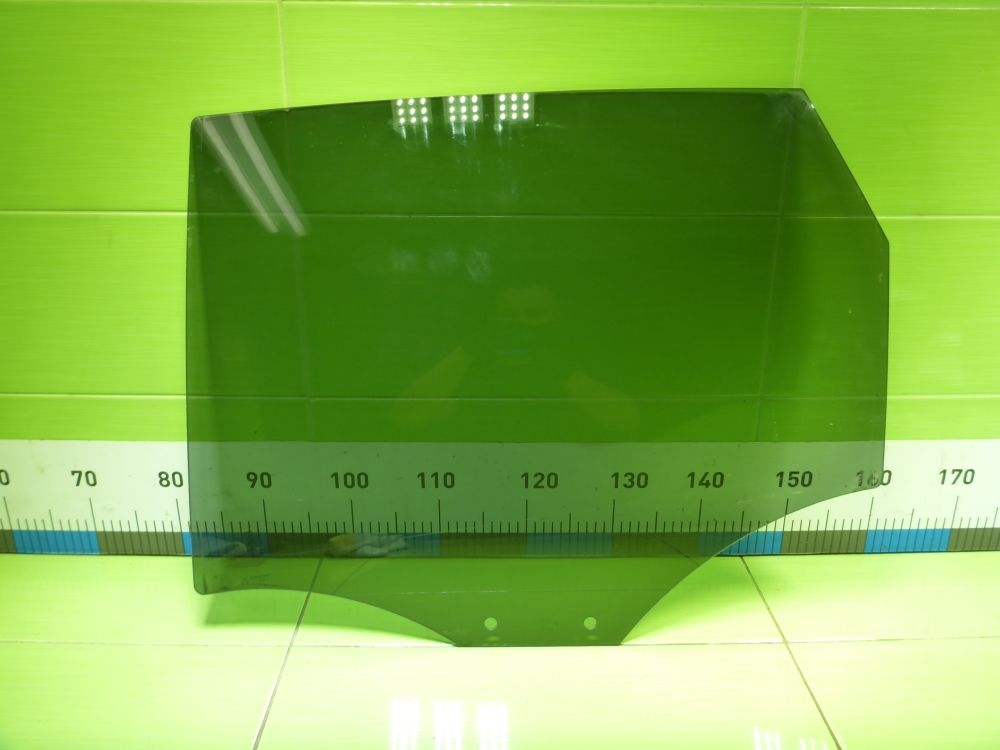 Стекло двери задней левой