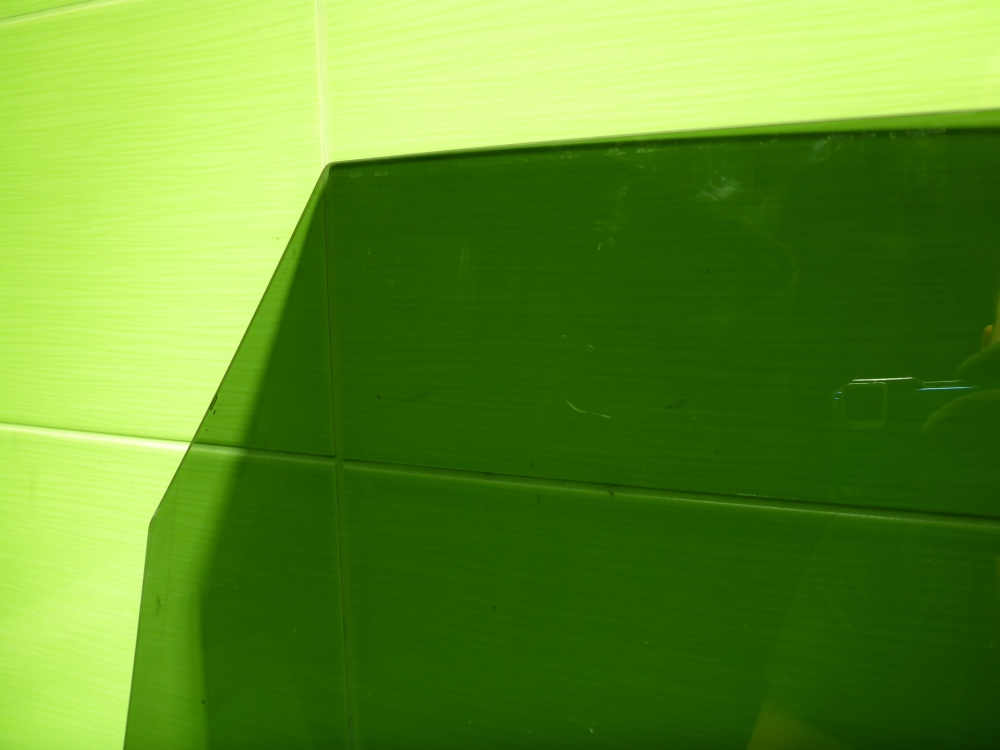 Стекло двери задней левой