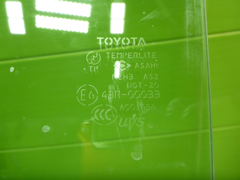 Стекло двери задней левой