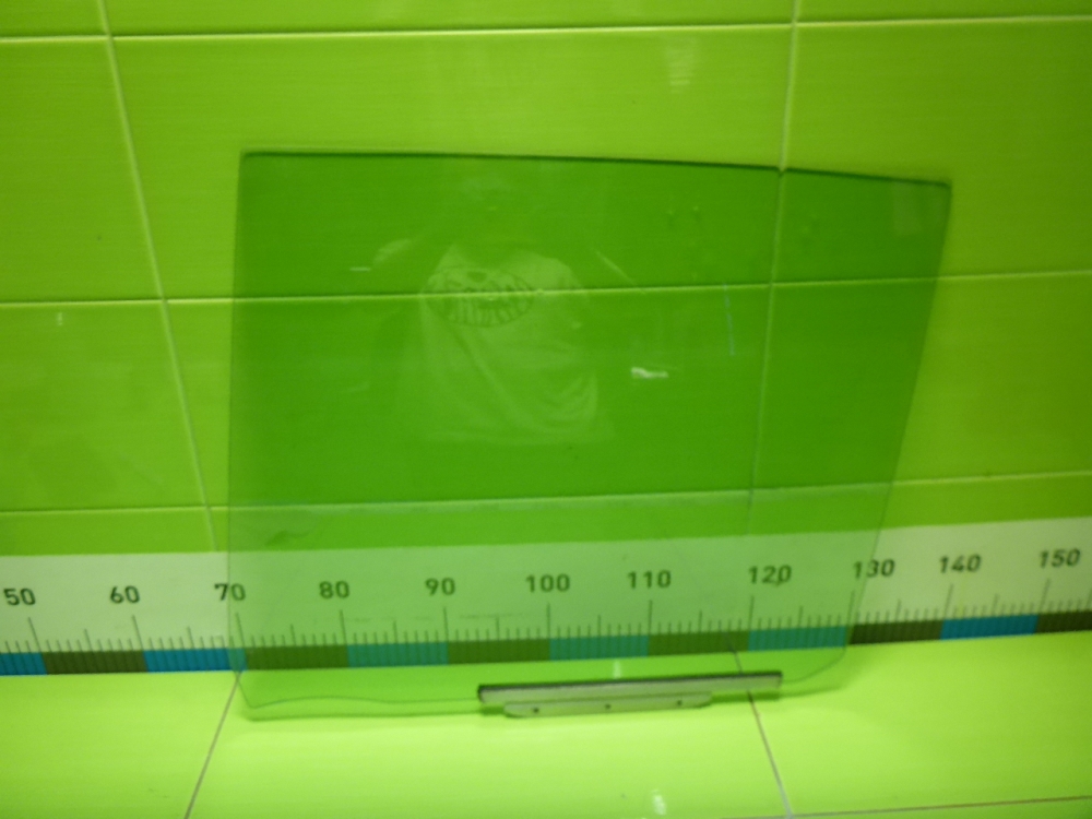 Стекло двери задней левой