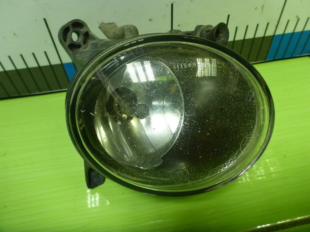 Фара противотуманная левая
