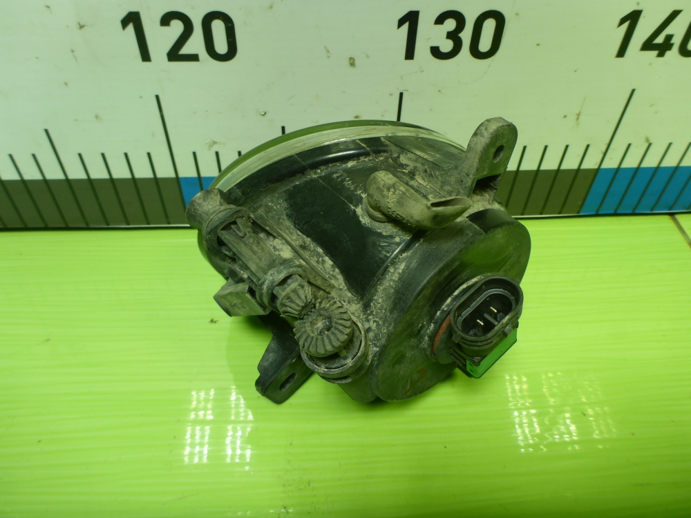 Фара противотуманная левая