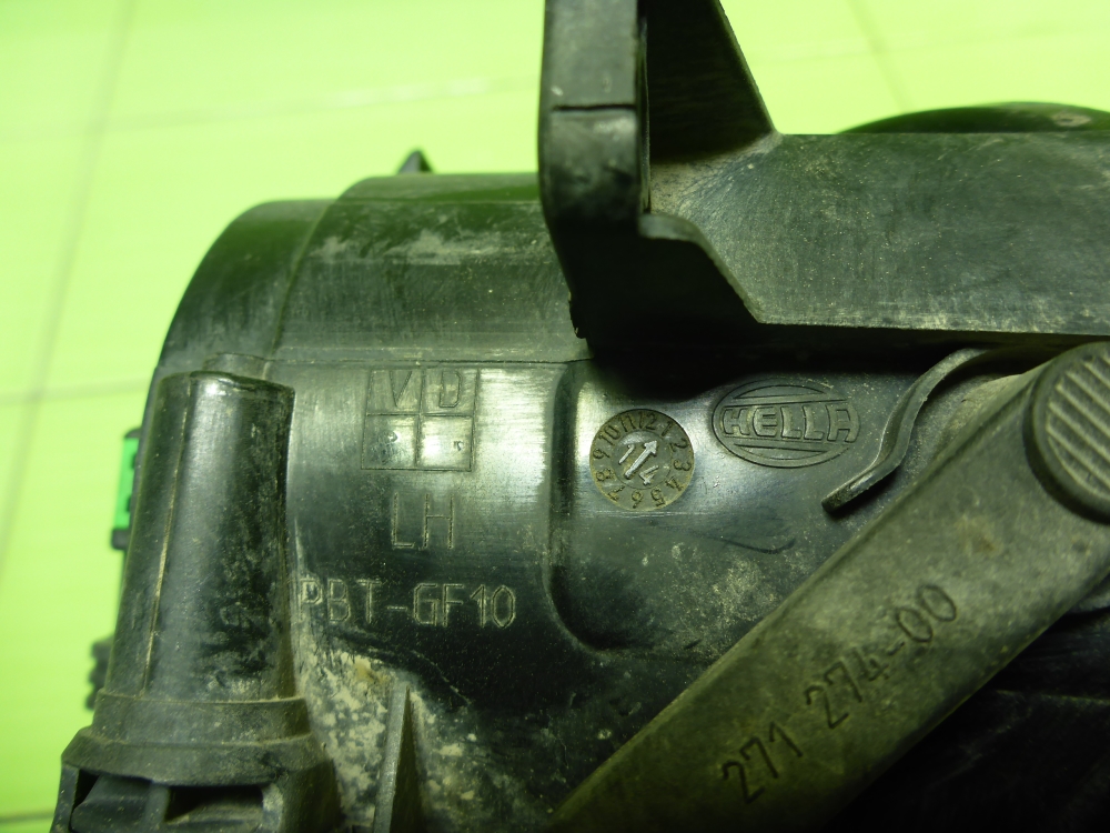 Фара противотуманная левая