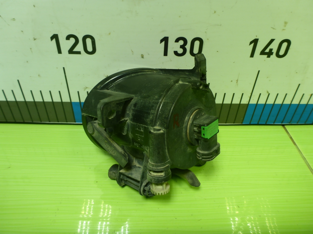 Фара противотуманная правая