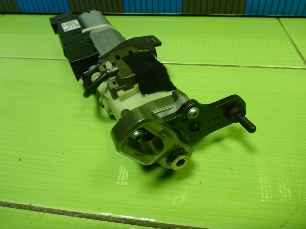 Механизм подъема двери багажника