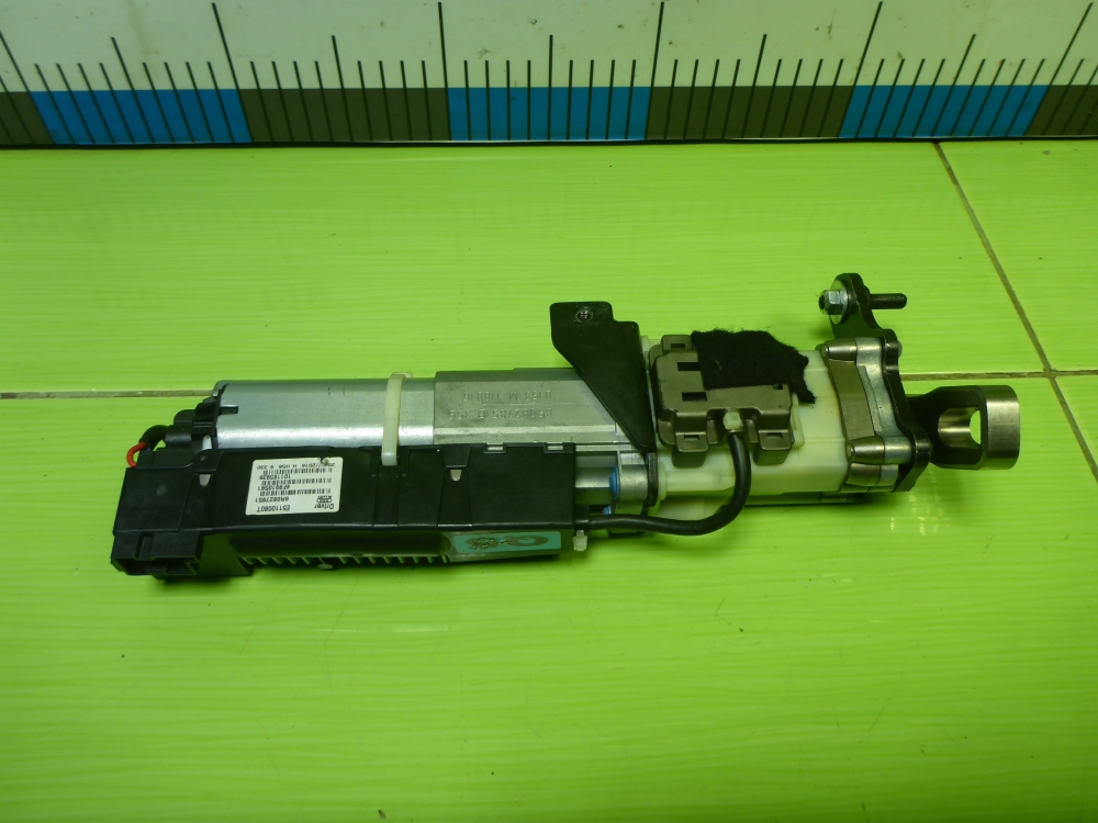 Механизм подъема двери багажника