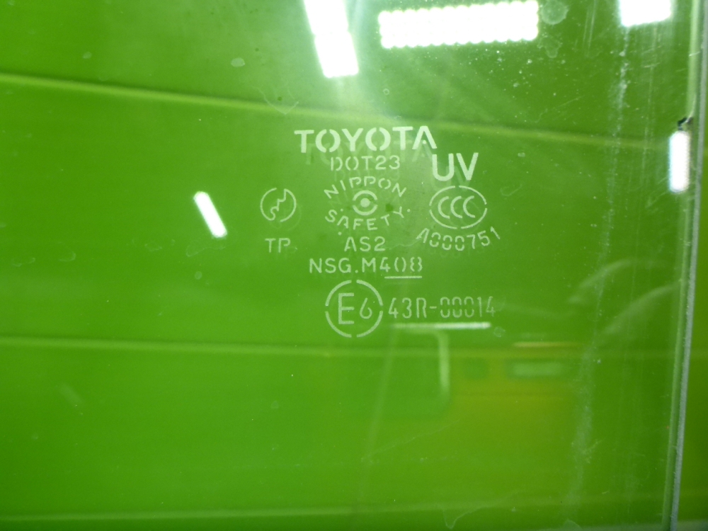 Стекло двери передней левой