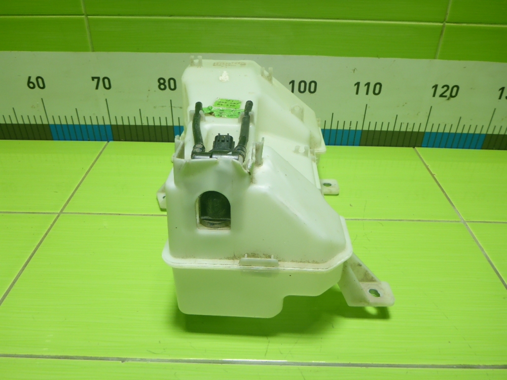 Бачок омывателя лобового стекла