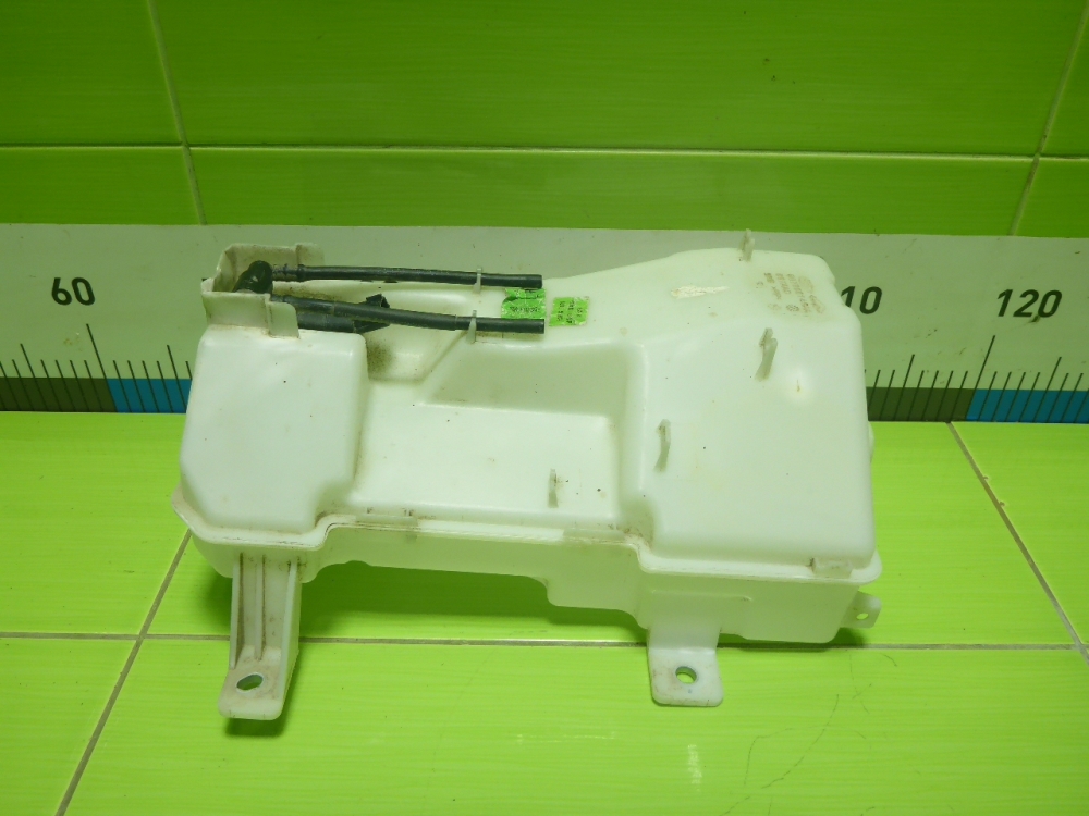 Бачок омывателя лобового стекла