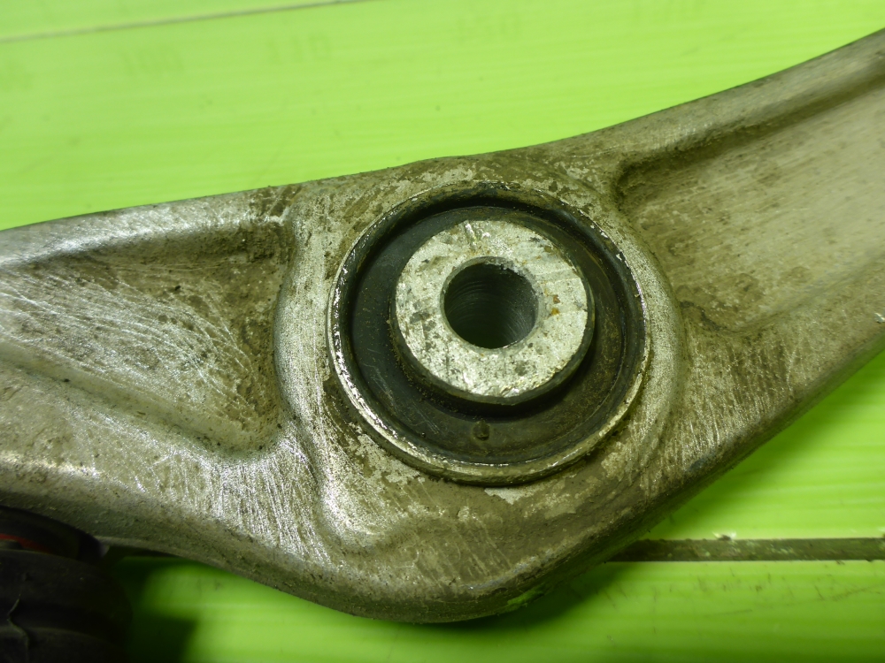 Рычаг передний нижний левый