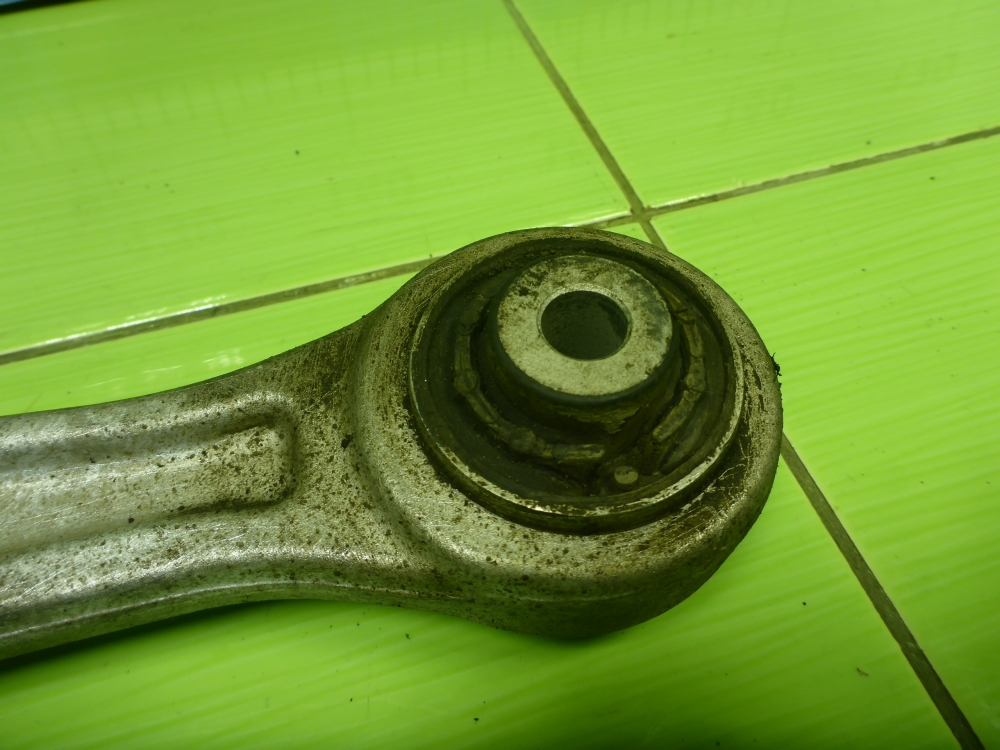 Рычаг передний нижний левый