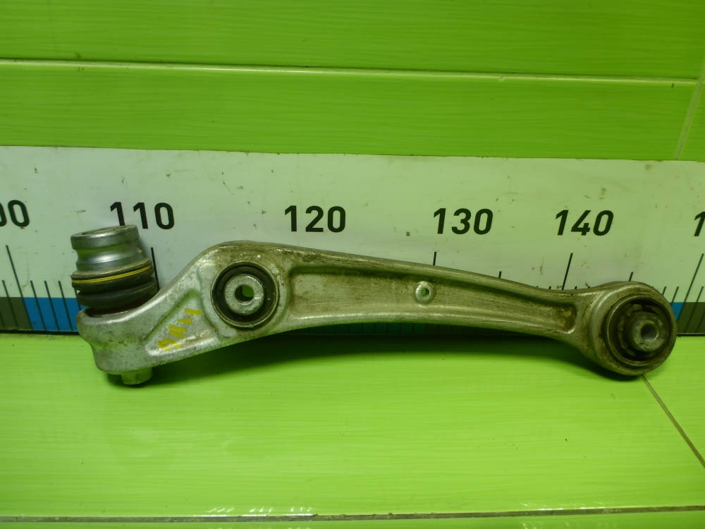 Рычаг передний правый