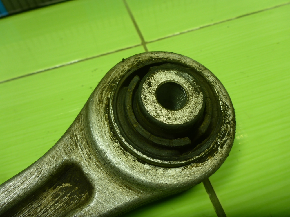 Рычаг передний правый