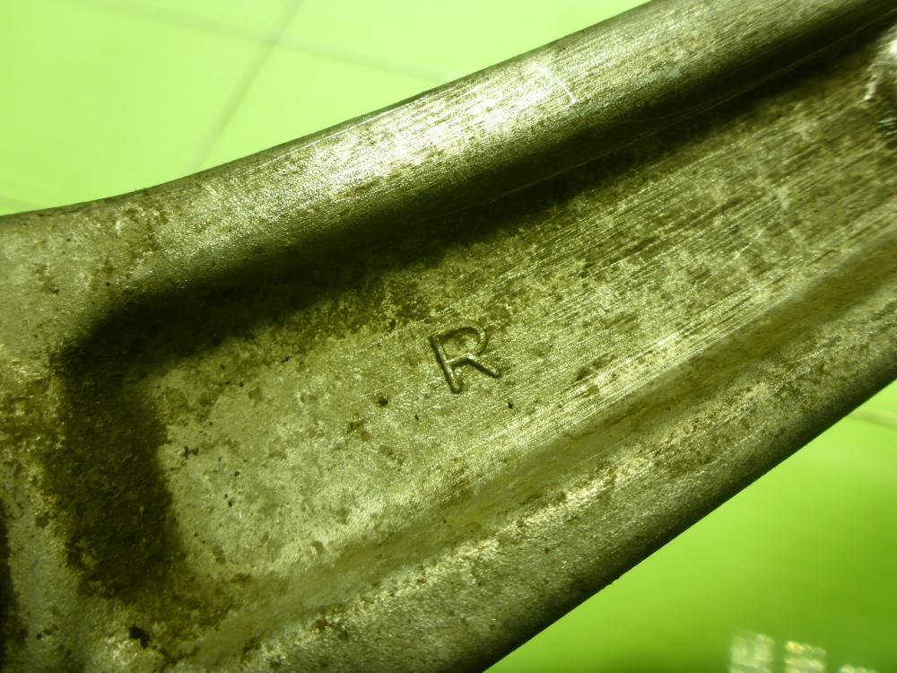 Рычаг передний правый