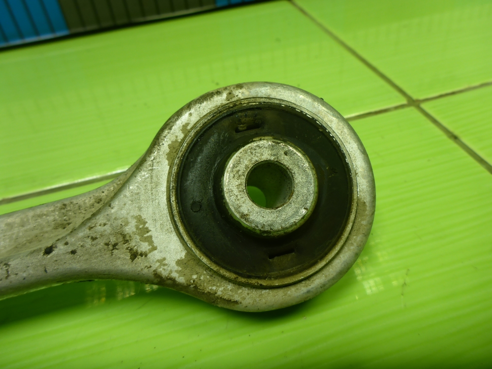 Рычаг передний верхний правый