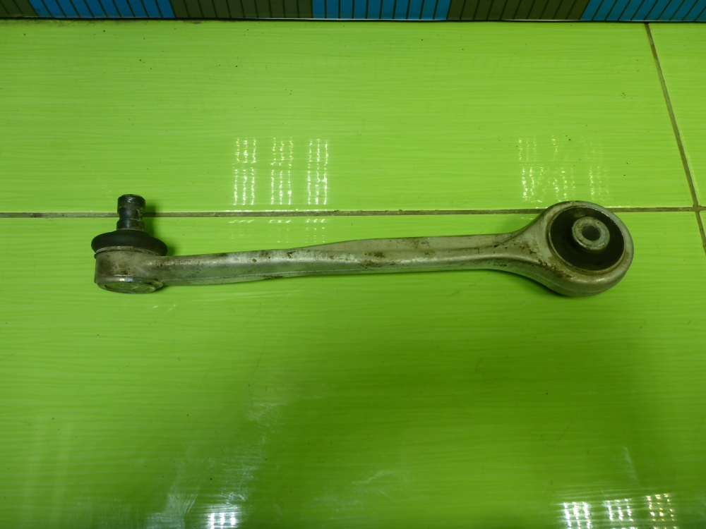 Рычаг передний верхний правый