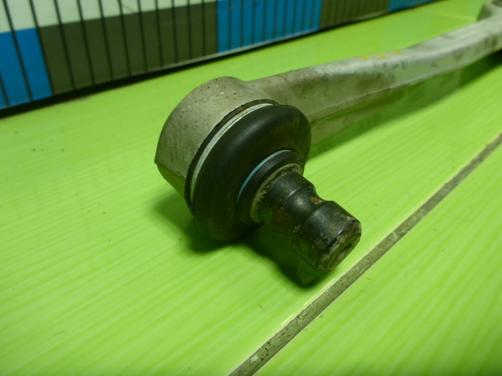 Рычаг передний верхний правый