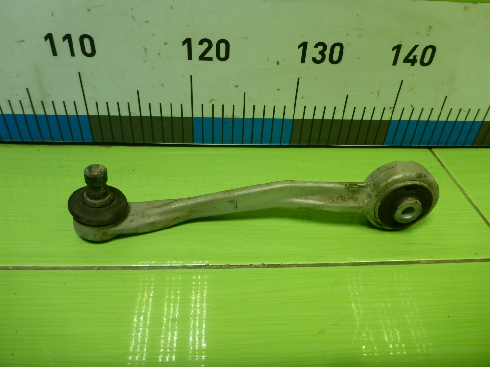 Рычаг передний левый