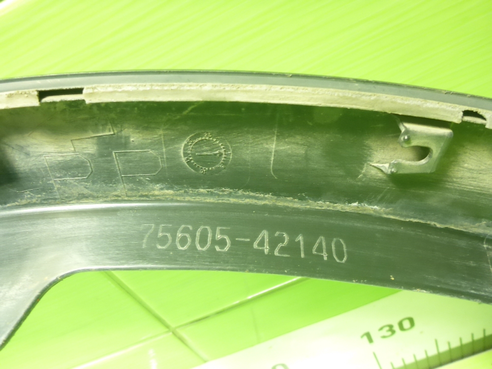 Накладка заднего крыла правого