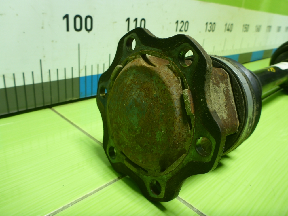 Полуось передняя левая