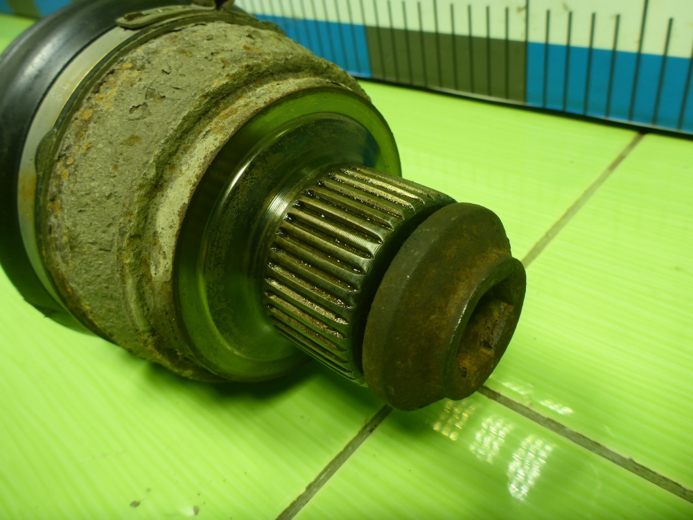 Полуось передняя левая