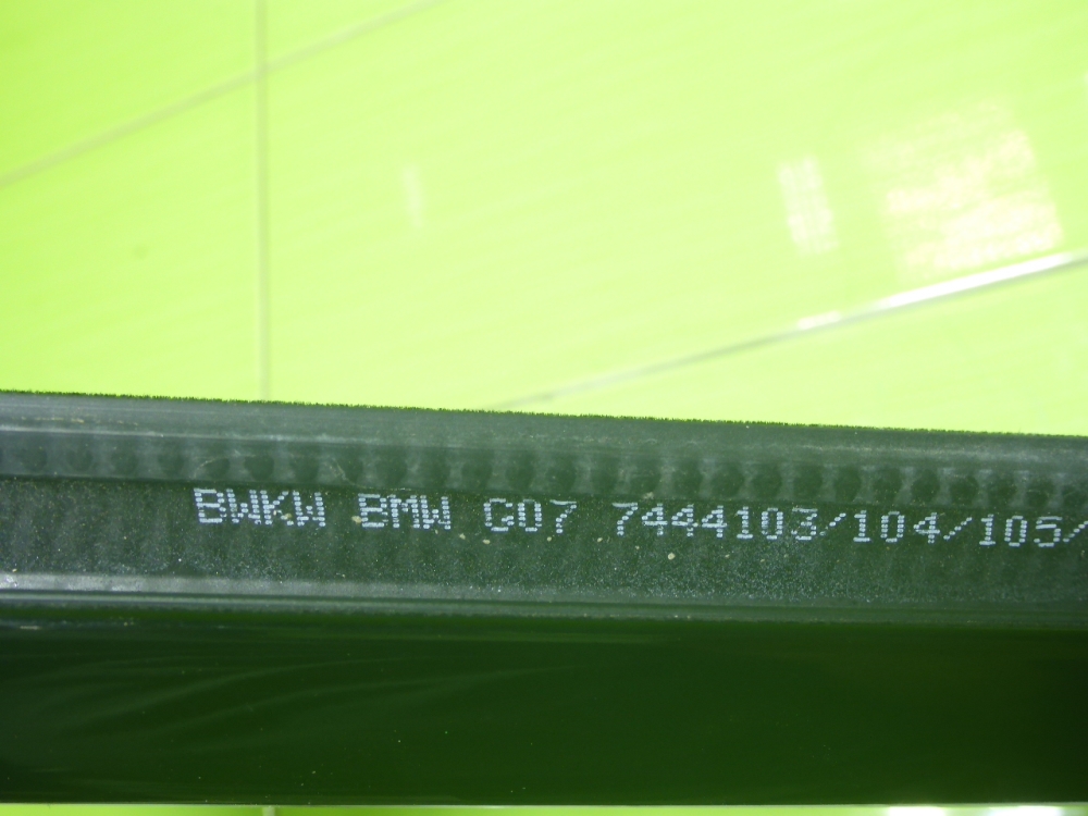 Накладка стекла заднего левого