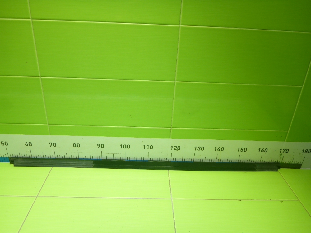 Накладка стекла заднего левого