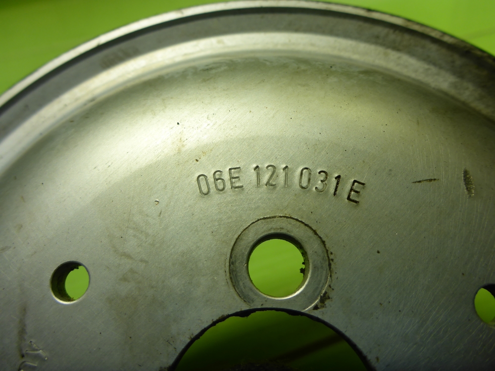 Шкив водяного насоса (помпы)