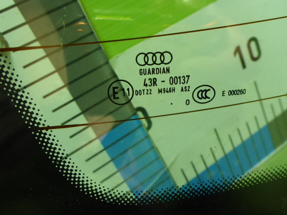 Стекло заднее