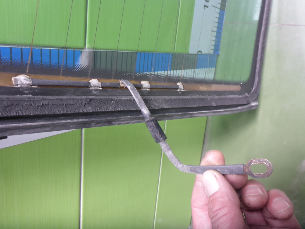 Стекло заднее