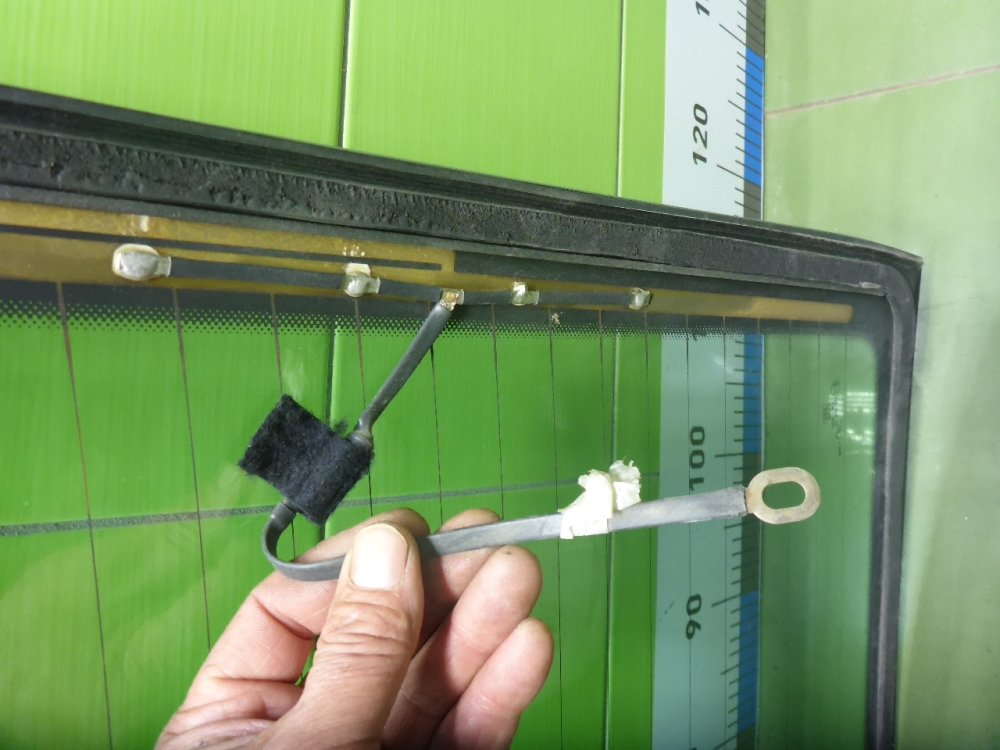 Стекло заднее