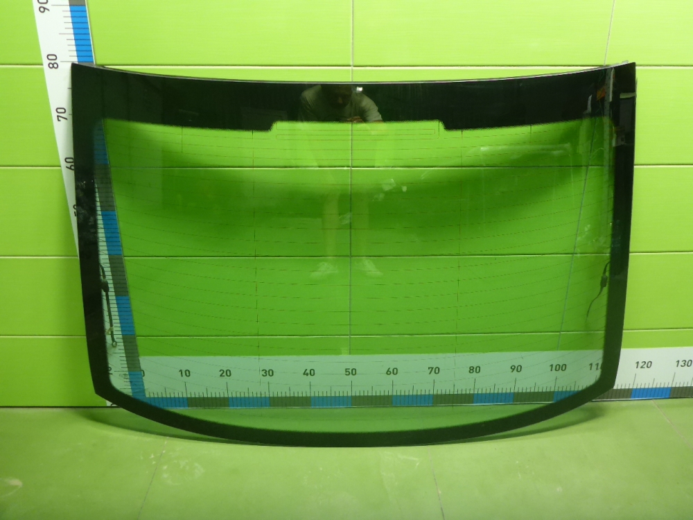 Стекло заднее