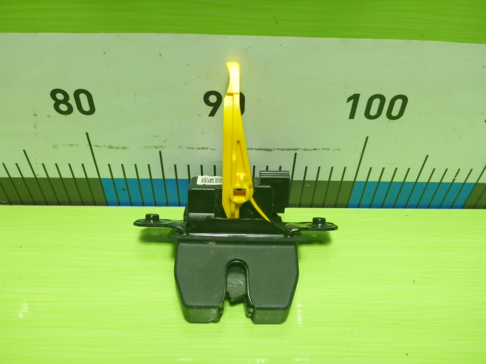 Замок багажника