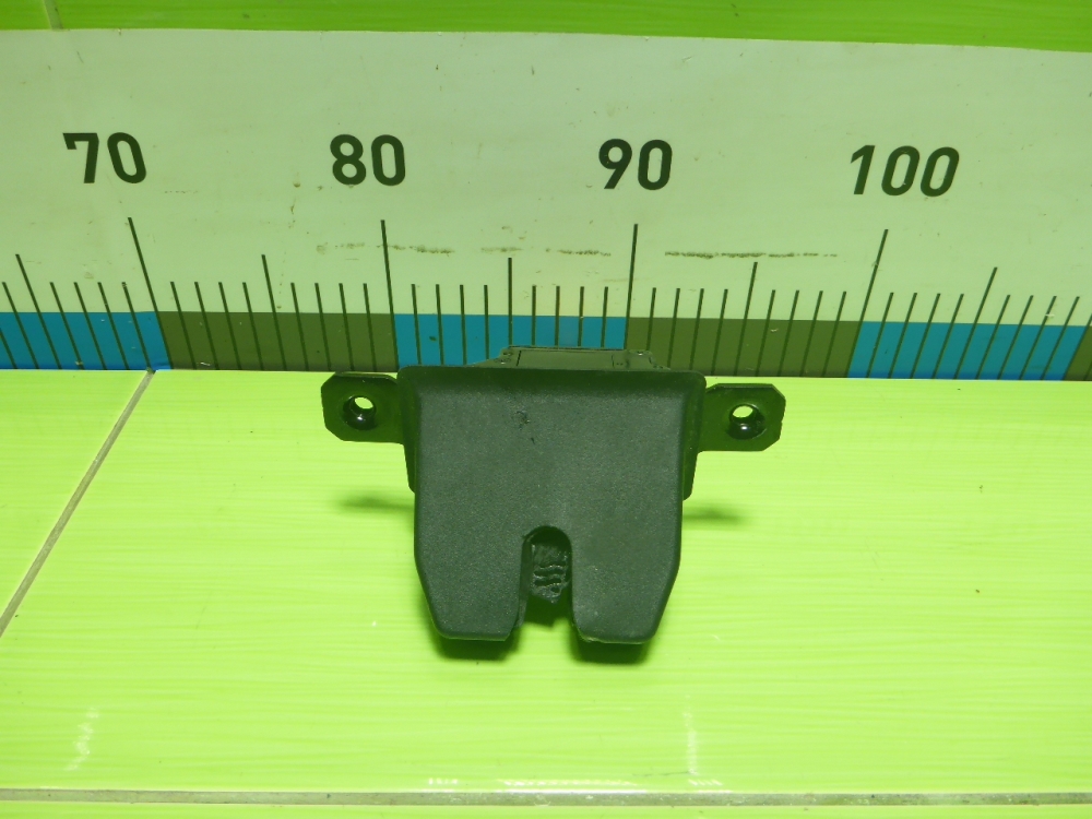 Замок багажника