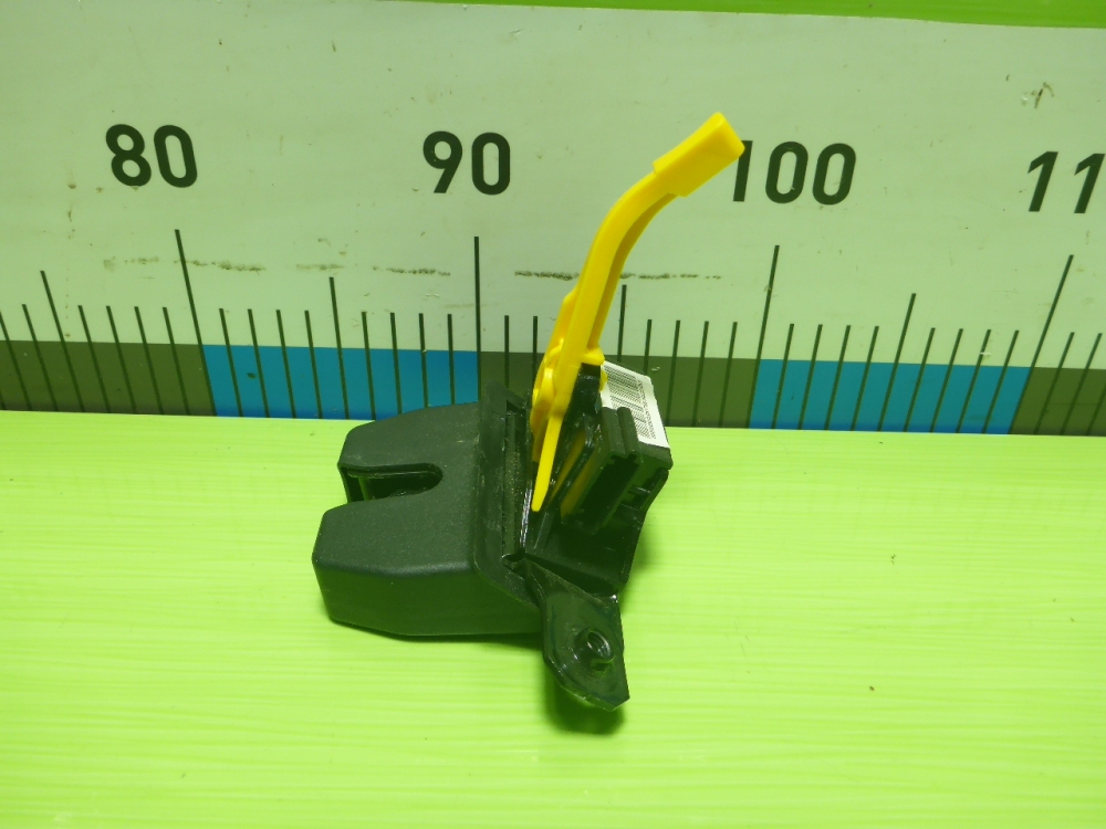 Замок багажника